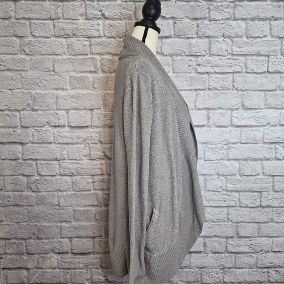 Barefoot Dreams Cardigan Gray Open Front Side Pockets Shawl Collar Womens Size M - Picture 4 of 11